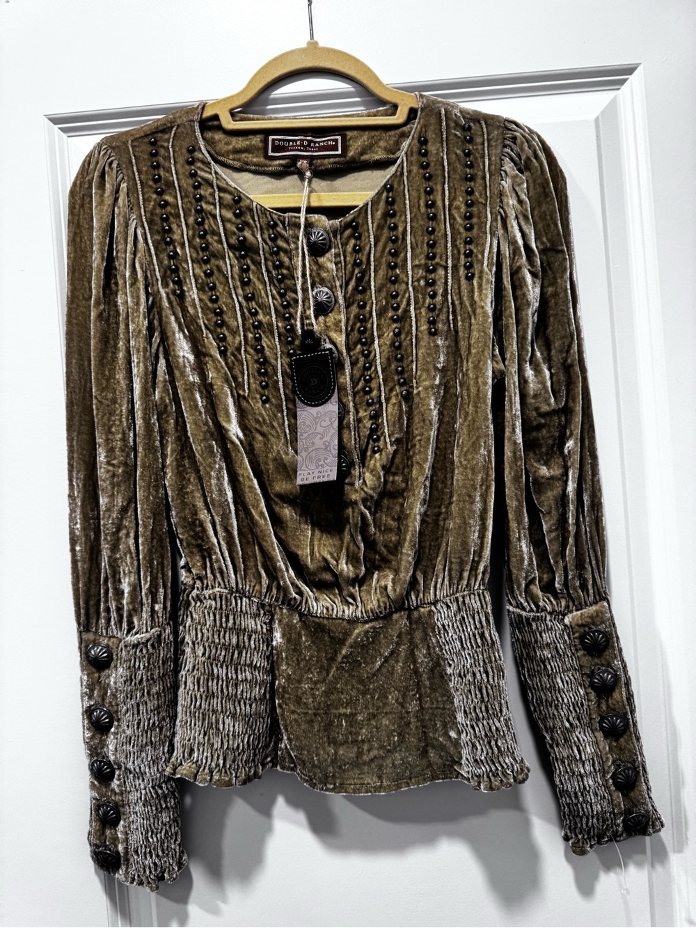 Double D Ranch Olive Green Studded Button-Front Women’s Blouse NWT!